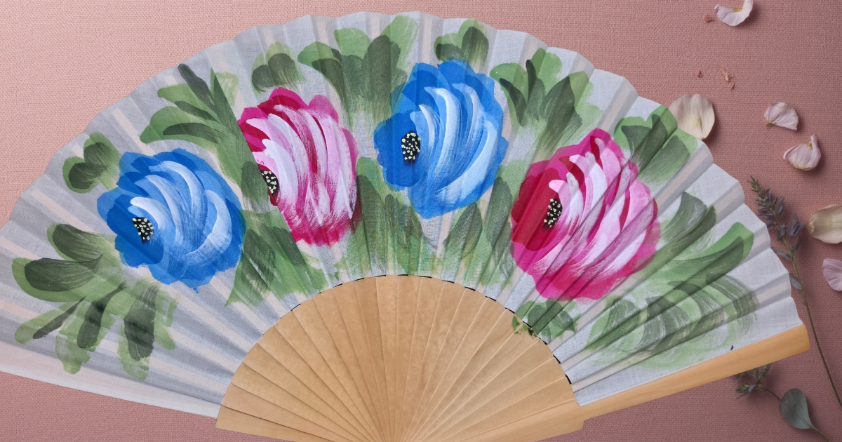 Abanico Artesanal de Madera Pintado a Mano con Flores Amarillas - Imagen 2