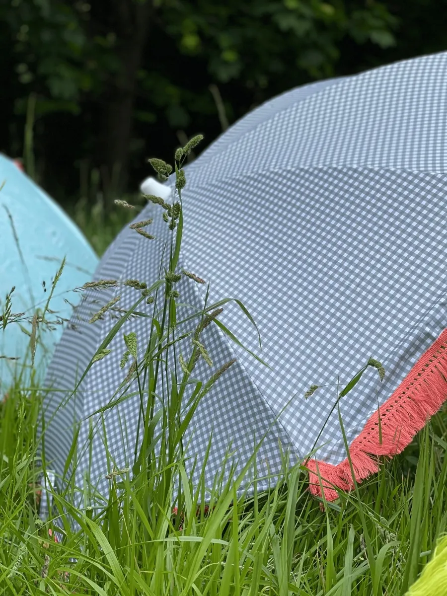 Sombrilla de Playa cuadros vichy con flecos 160 cm con protección UPF 50+ - Imagen 3