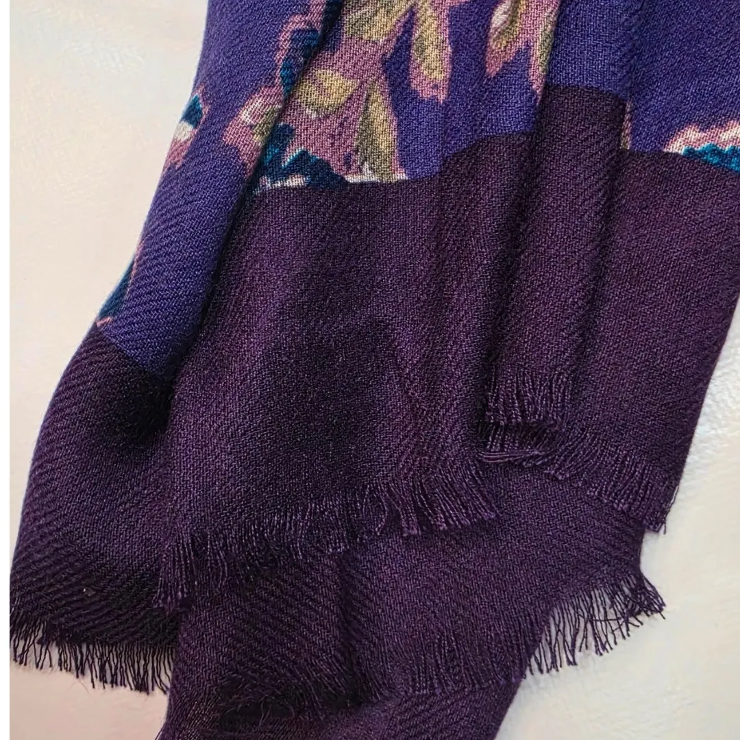 Fular Estampado Floral en Tonos Morado y Multicolor Bufanda de Mujer - Imagen 3