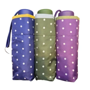 Paraguas Plegable Compacto con Diseño de Lunares   C-Collection